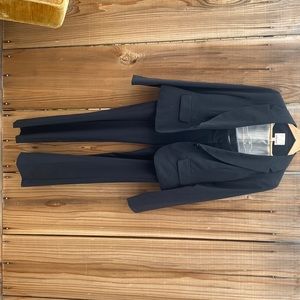 Hollywould Womens suit set- pants size 7, blazer size L.
